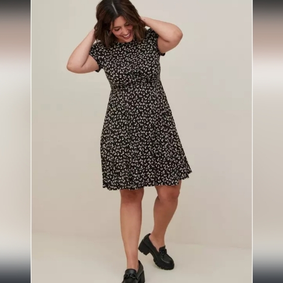 Torrid Super Soft Skater Circle Classic Floral Draped Comfy Bohemian Mini Dress - Picture 3 of 10